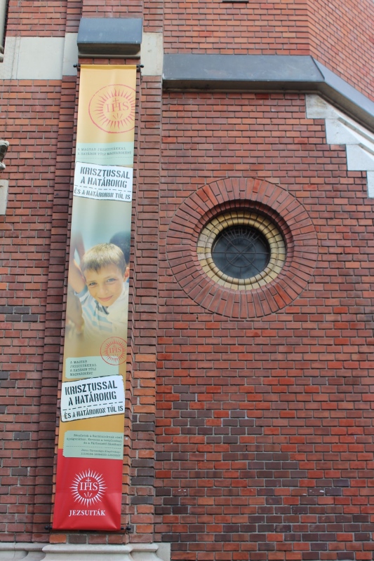 SJC Horánszky utca 14. és környéke, Jézus Szíve Templom, Loyola Café (külső) – 2014. február