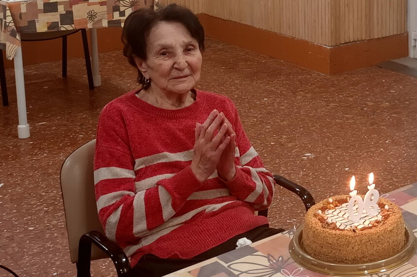 Szeretettel köszöntöttük Marián Éva nénit 90. születésnapja alkalmából! – JSZTIO